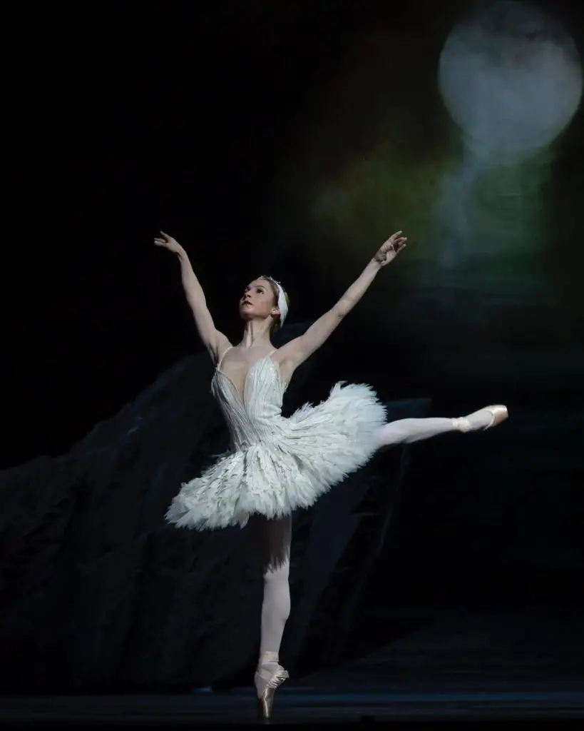 Swan Lake - Ashley Dean - Andrej Uspenski