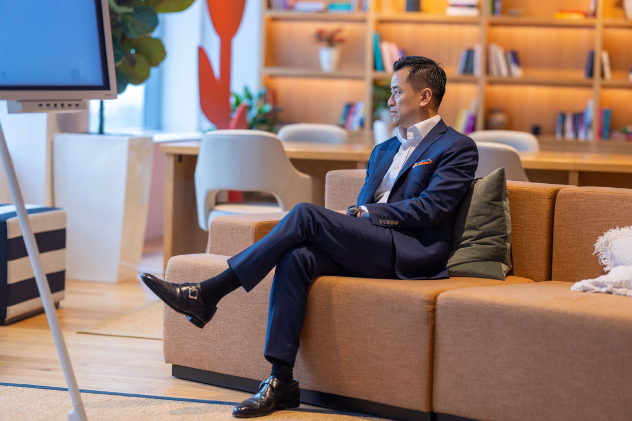 Ep 112.2: How to Gain 2.9 million LinkedIn followers & Build a Second  Career | Eric Sim (former Managing Director, UBS) - So This Is My Why